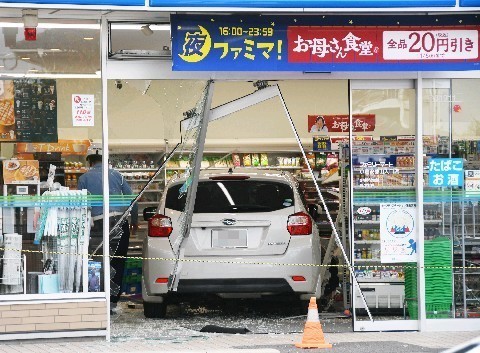 車 ブレーキ アクセル 踏み間違い Kuruma